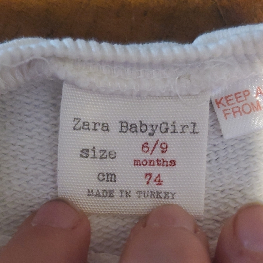 🐻 Zara Kids White Sweatshirt with Cactus Design - Picture 2 of 3